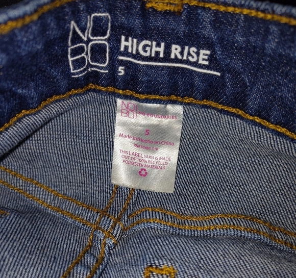 No Boundaries Distressed Denim Shorts - Picture 4 of 7